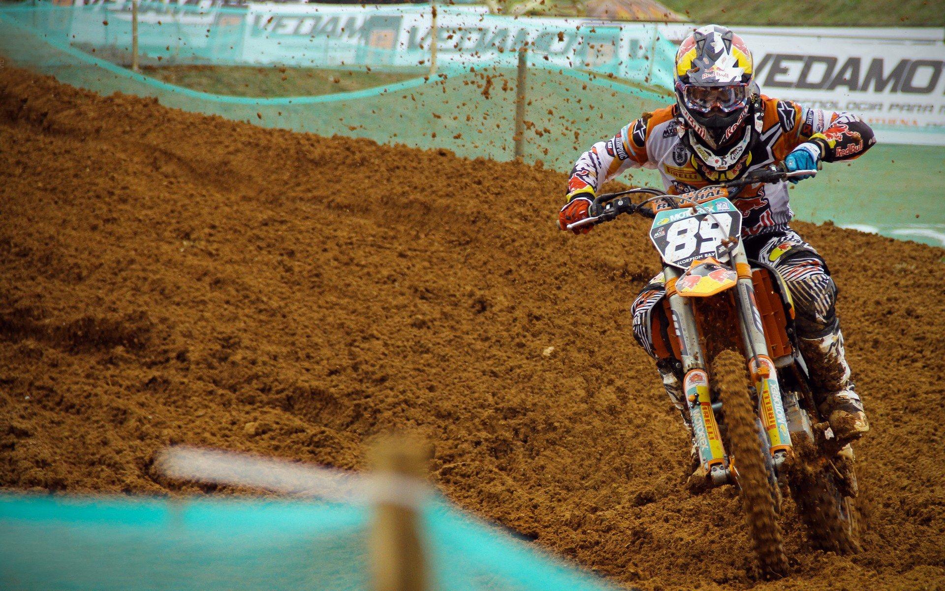 NBA复赛分歧加剧,球员阵营分化,联盟决策面临严峻考验