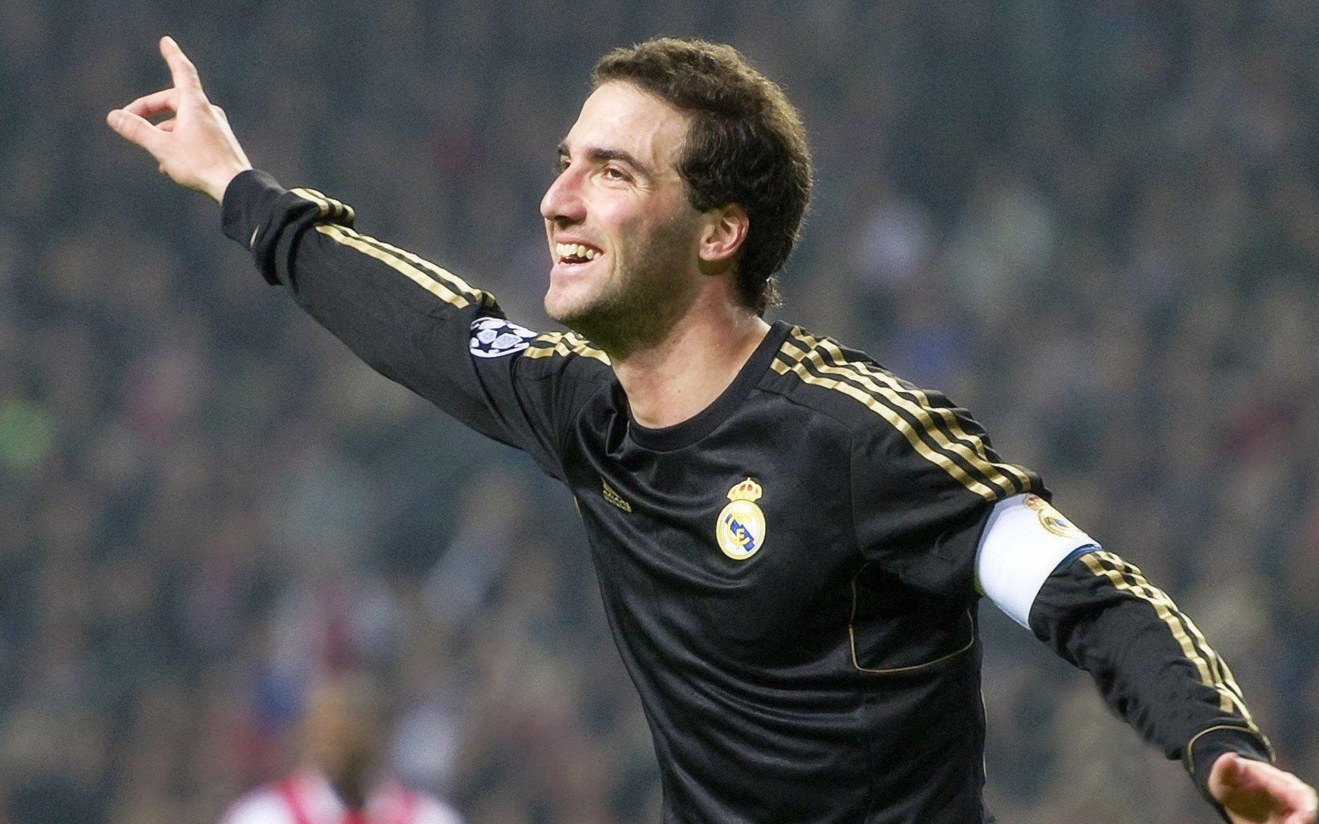 金吊射传奇对决，莱万格列兹曼领衔FC26梦幻阵容，伊卡尔迪再现禁区魔法